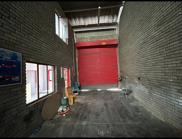 306M² WAREHOUSE TO LET IN KEW
